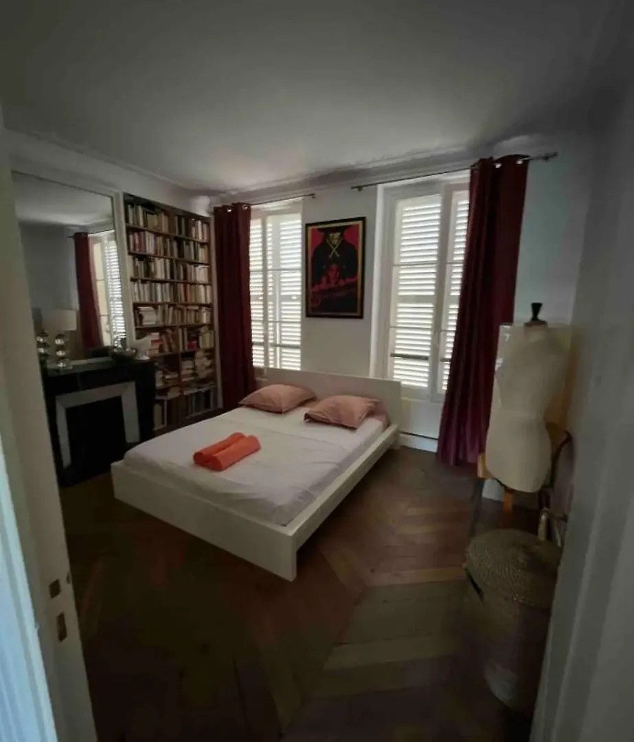 Superbe 75 M2 Deux Chambres Paris 5 France